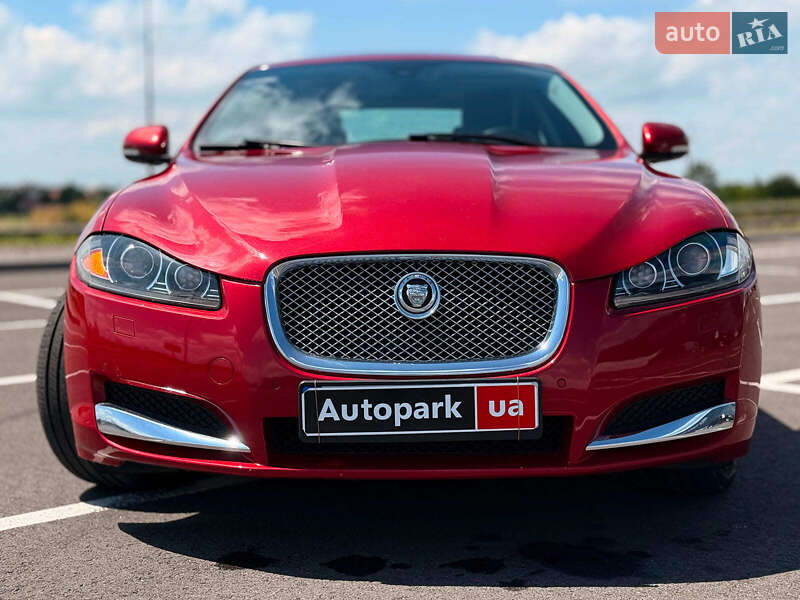 Седан Jaguar XF 2013 в Львове