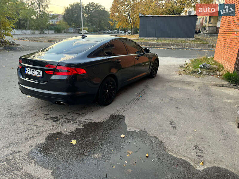 Седан Jaguar XF 2013 в Дніпрі