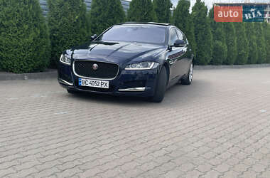 Седан Jaguar XF 2016 в Львове