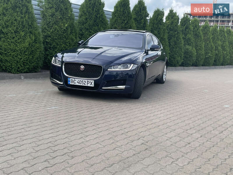 Седан Jaguar XF 2016 в 