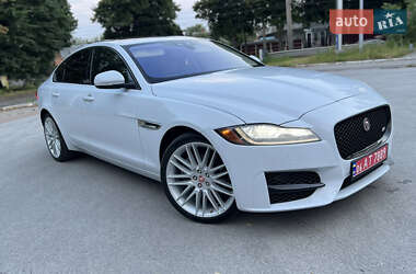 Седан Jaguar XF 2017 в 