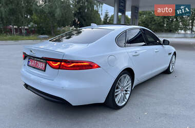 Седан Jaguar XF 2017 в 