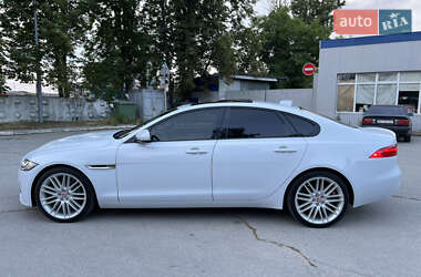Седан Jaguar XF 2017 в 