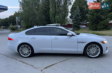 Седан Jaguar XF 2017 в 