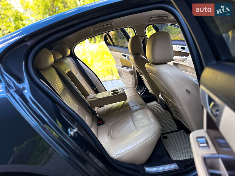 Седан Jaguar XF 2013 в Хмельницком