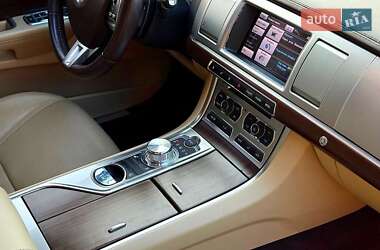 Седан Jaguar XF 2012 в 