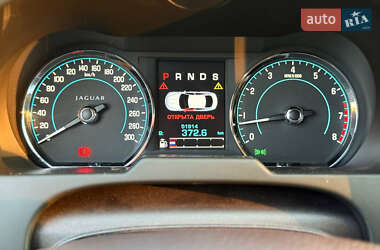 Седан Jaguar XF 2012 в 
