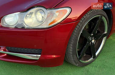 Седан Jaguar XF 2012 в 