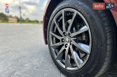 Седан Jaguar XF 2012 в 