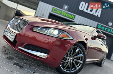 Седан Jaguar XF 2012 в 