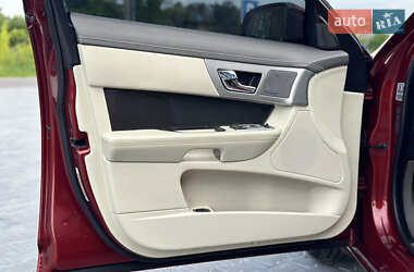 Седан Jaguar XF 2012 в 
