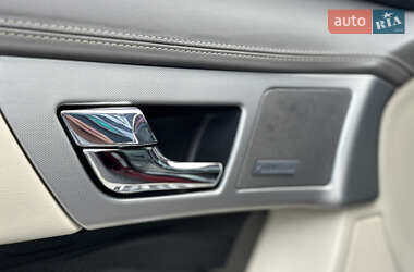 Седан Jaguar XF 2012 в 