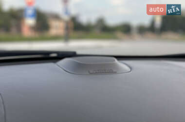 Седан Jaguar XF 2012 в 