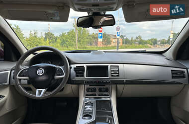 Седан Jaguar XF 2012 в 