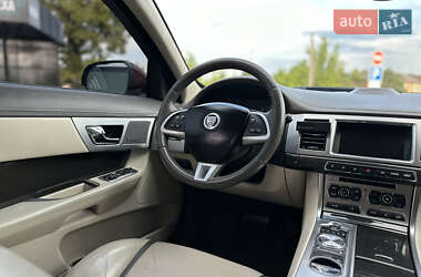 Седан Jaguar XF 2012 в 