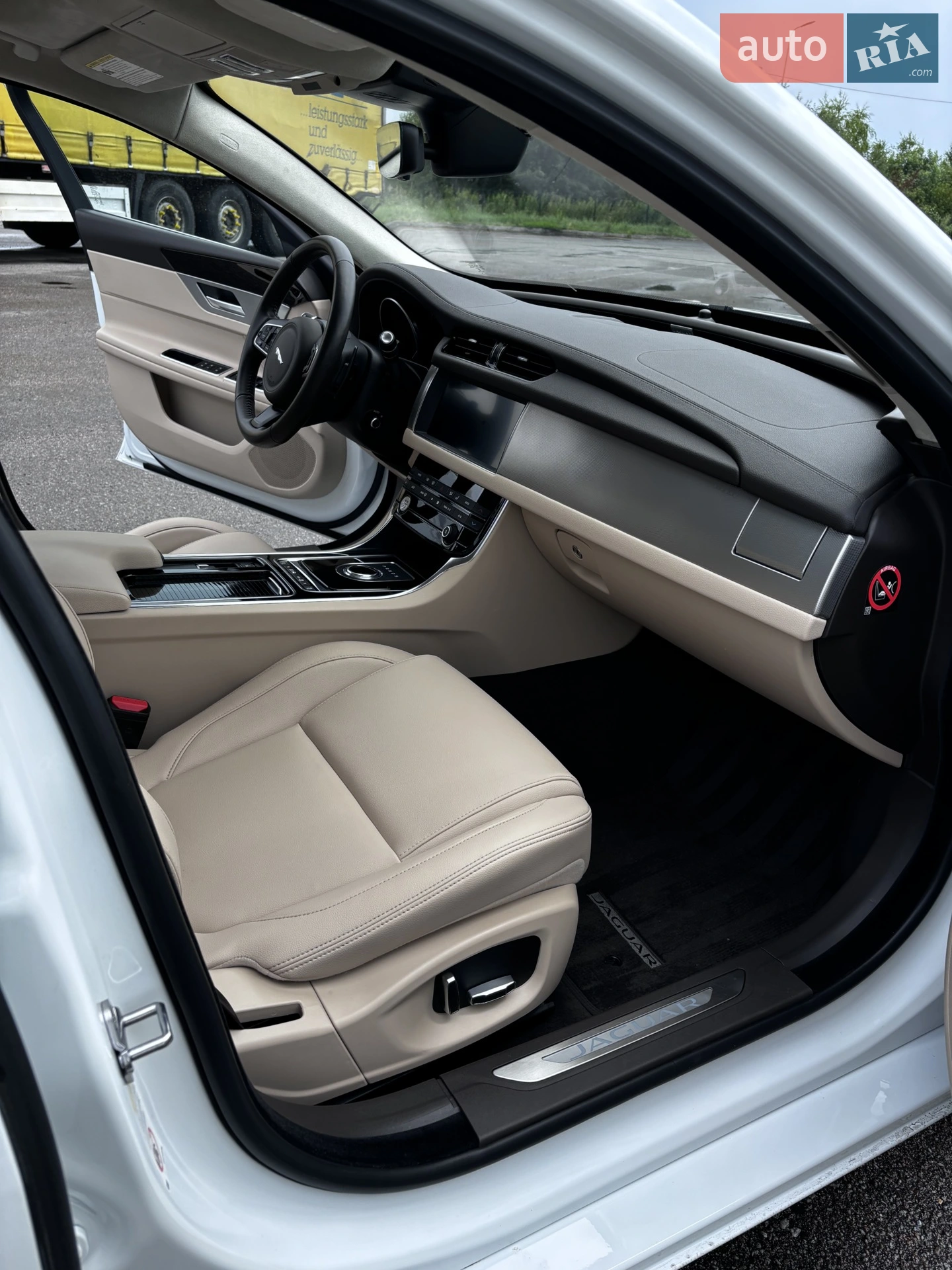 2018 Jaguar XF - мініатюра 6