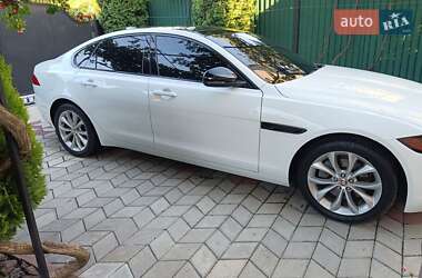 Седан Jaguar XF 2016 в 