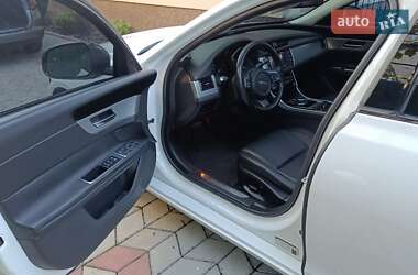 Седан Jaguar XF 2016 в 