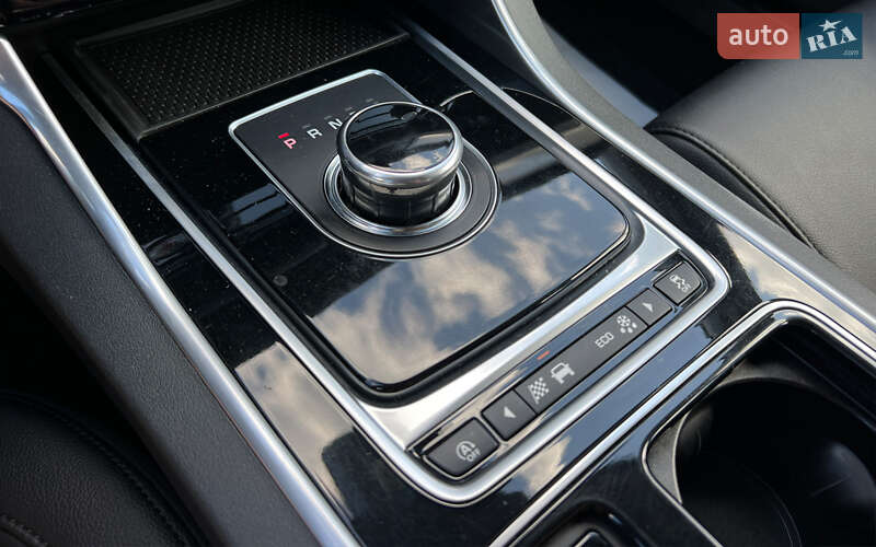 Седан Jaguar XF 2017 в Львове