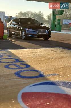 Седан Jaguar XF 2015 в 