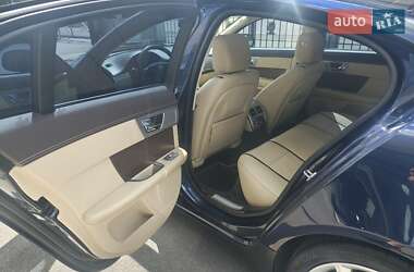 Седан Jaguar XF 2015 в 