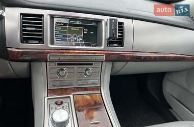 Седан Jaguar XF 2008 в 