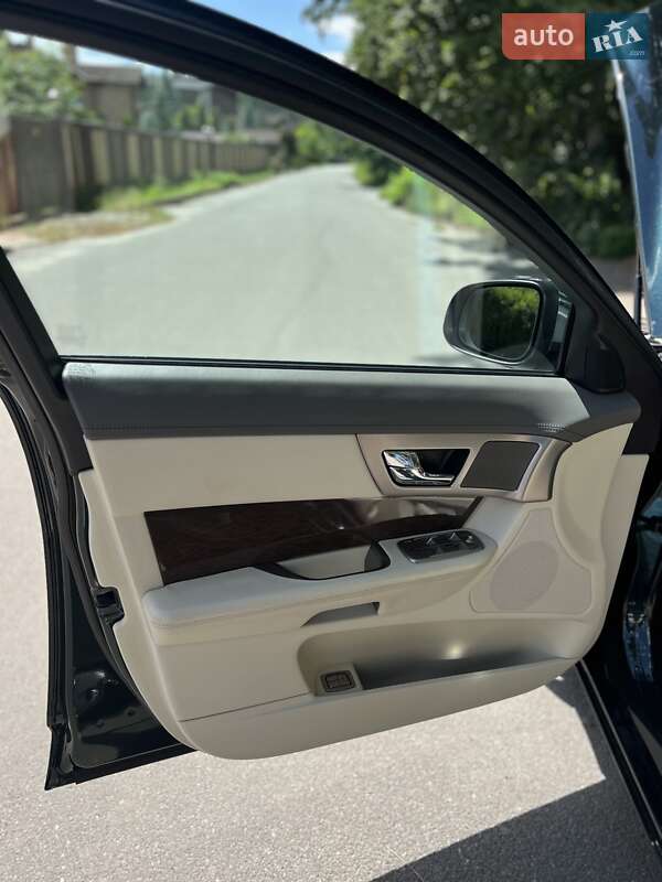 Седан Jaguar XF 2008 в Киеве