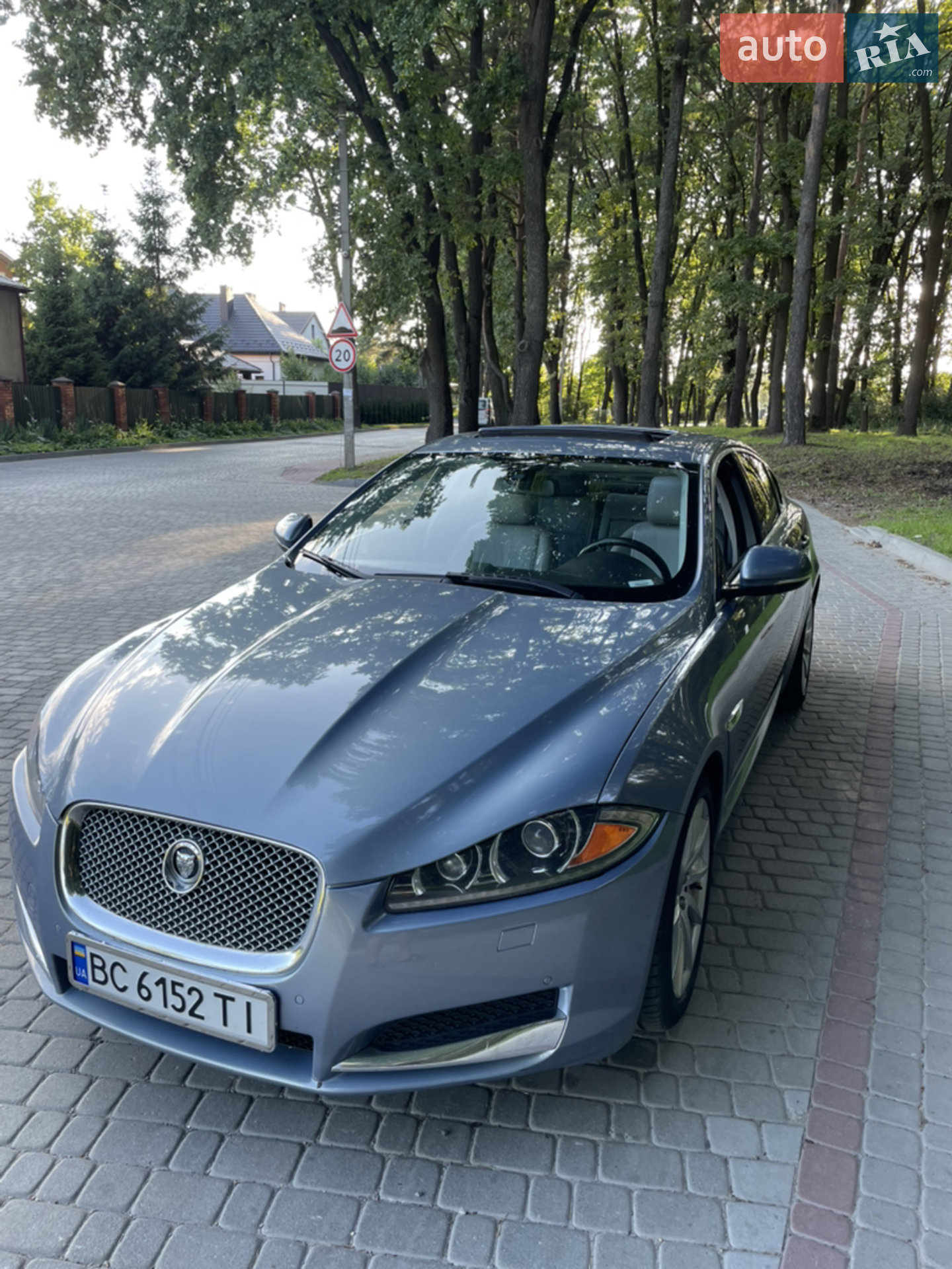 2013 Jaguar XF - мініатюра 2