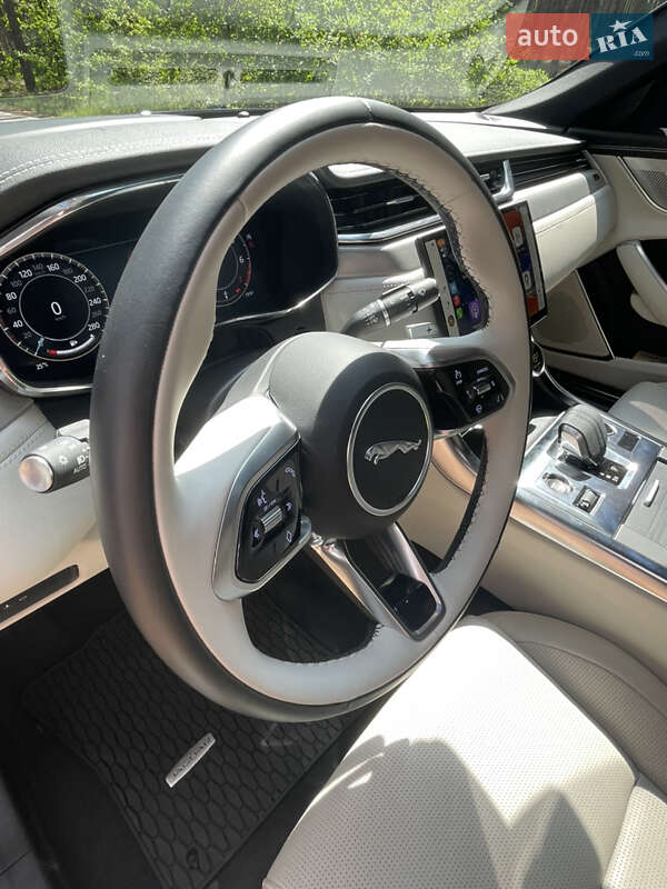 Седан Jaguar XF 2024 в Полтаве