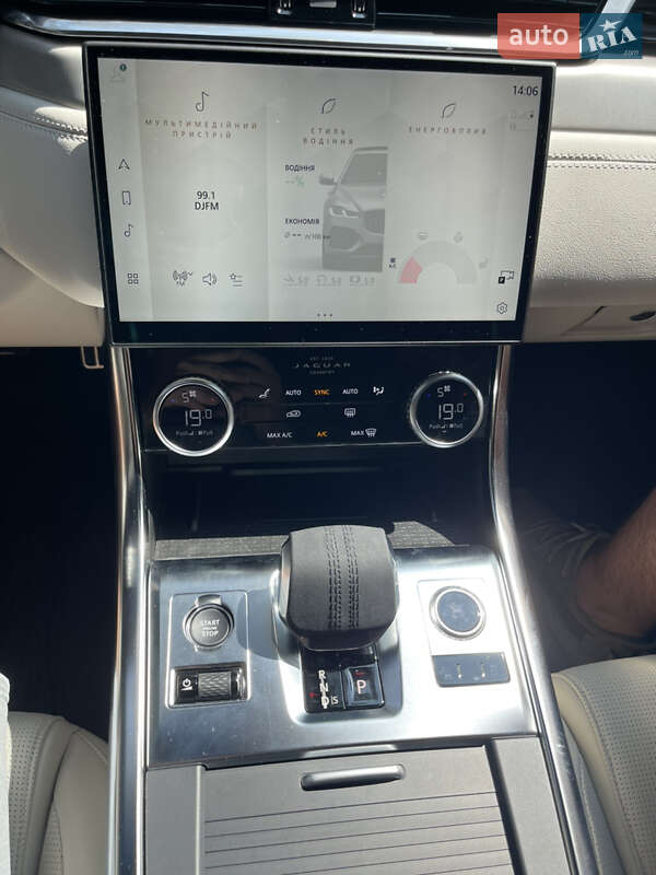 Седан Jaguar XF 2024 в Полтаве