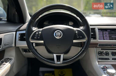 Седан Jaguar XF 2013 в 