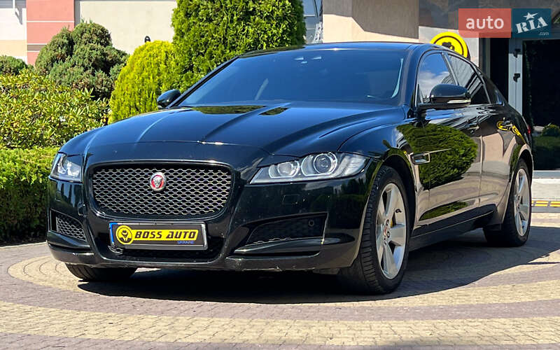 Седан Jaguar XF 2017 в Львове
