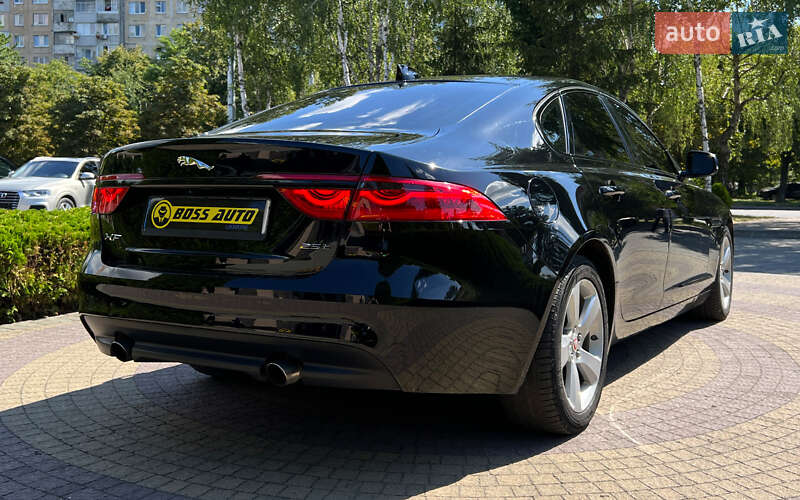 Седан Jaguar XF 2017 в Львове