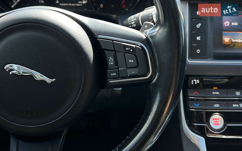 Седан Jaguar XF 2017 в Львове