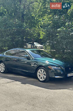Седан Jaguar XF 2016 в 