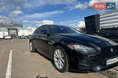 Седан Jaguar XF 2016 в 