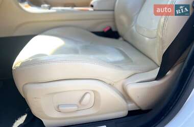 Седан Jaguar XF 2012 в 
