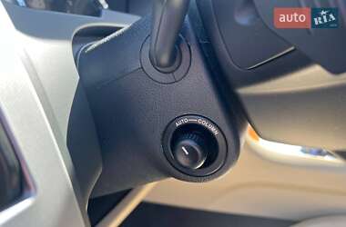 Седан Jaguar XF 2012 в 