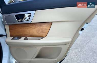 Седан Jaguar XF 2012 в 