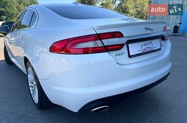Седан Jaguar XF 2012 в 