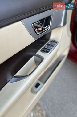 Седан Jaguar XF 2012 в 