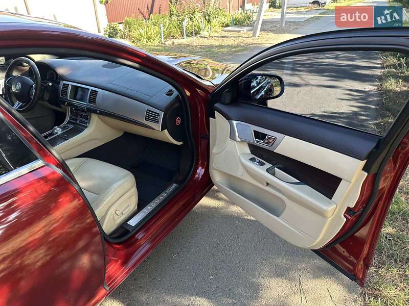 Седан Jaguar XF 2012 в Одессе