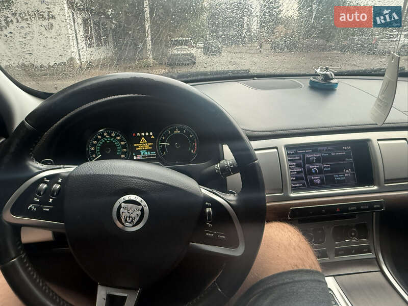Седан Jaguar XF 2012 в Кропивницькому