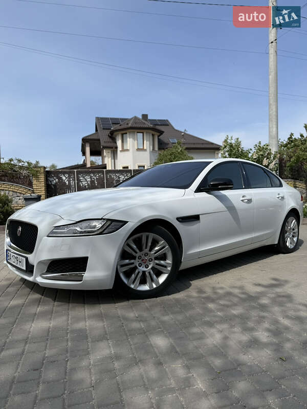 Седан Jaguar XF 2016 в Кропивницком