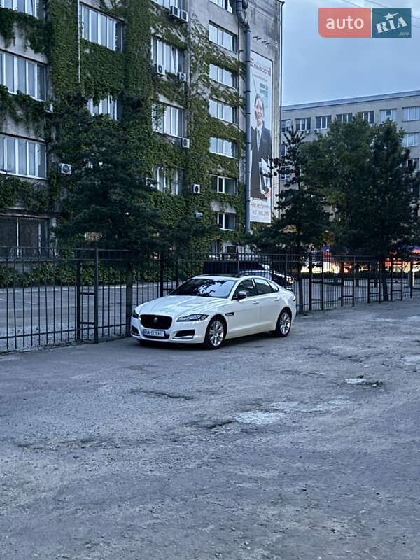 Седан Jaguar XF 2016 в Кропивницком