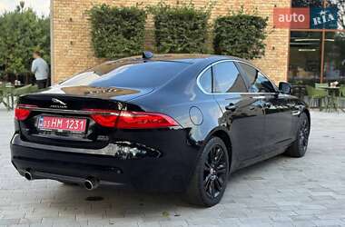 Седан Jaguar XF 2017 в 