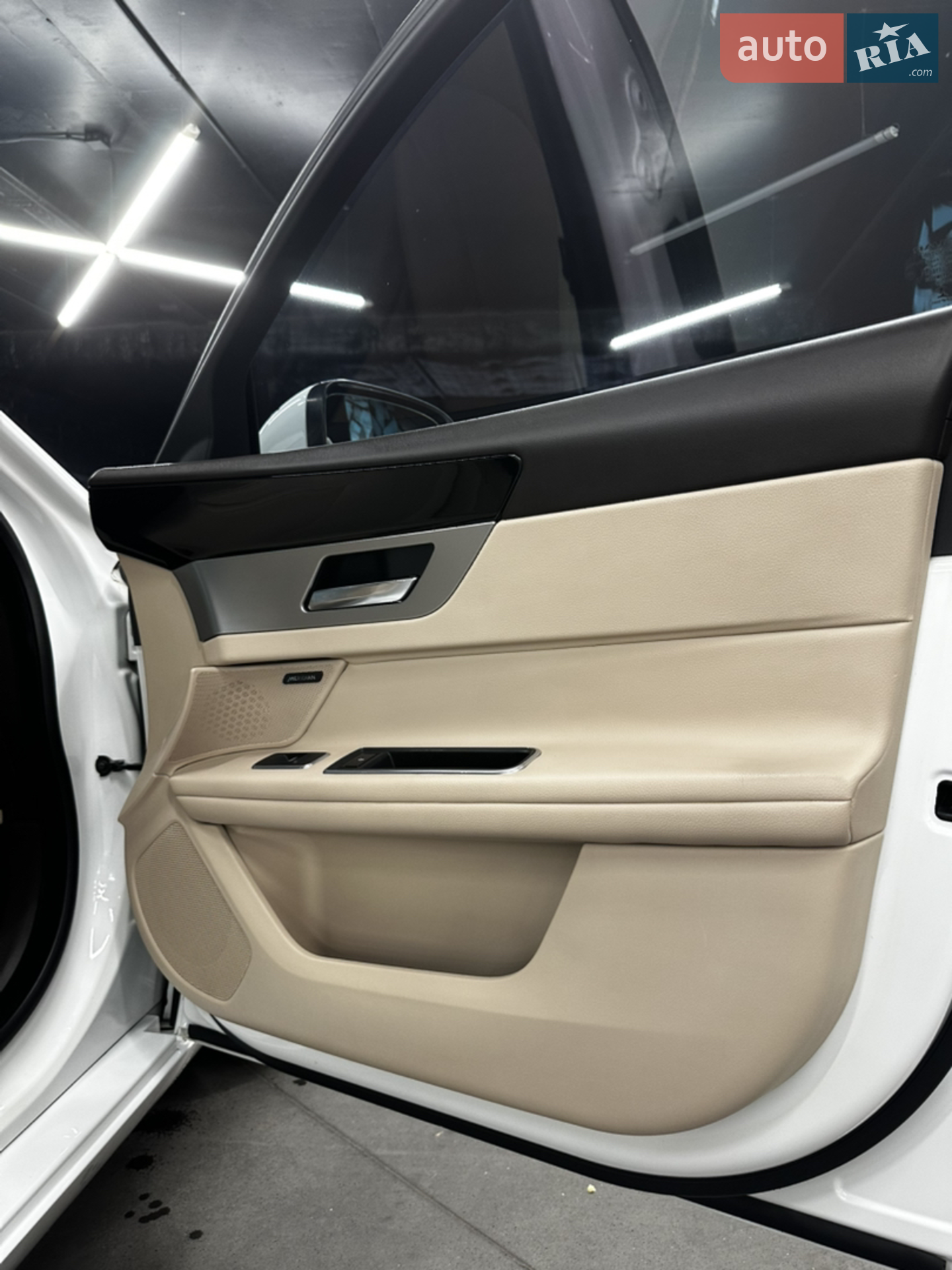 2017 Jaguar XF - мініатюра 35