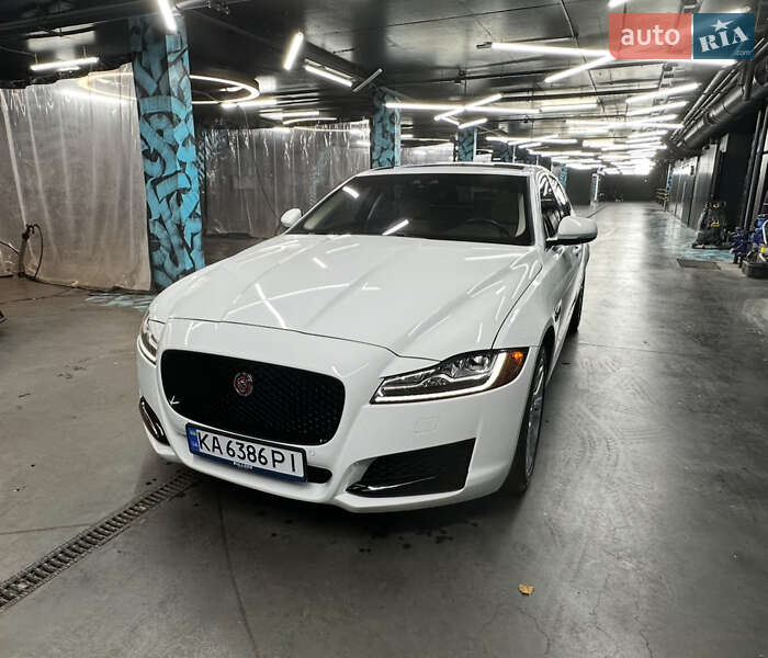 Седан Jaguar XF 2017 в Києві