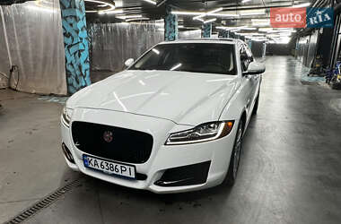 Седан Jaguar XF 2017 в 