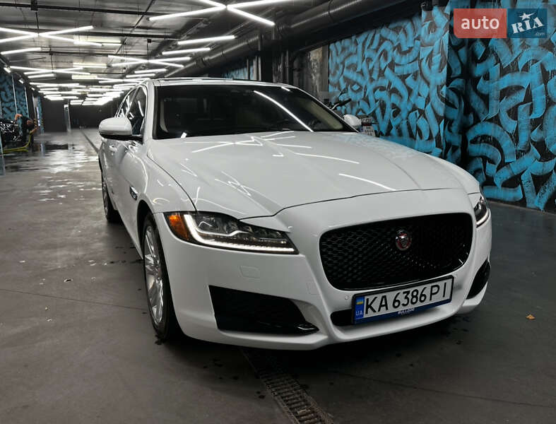 Седан Jaguar XF 2017 в Києві